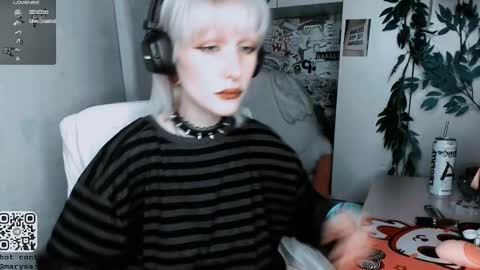 Snapshot of say_mary chatting on 26, 10, 2025 pronoun she. name Mary. age 21. online show from 26, 10, 2025