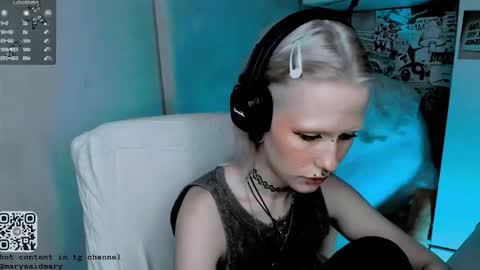Snapshot of say_mary chatting on 29, 10, 2025 pronoun she. name Mary. age 21. online show from 29, 10, 2025