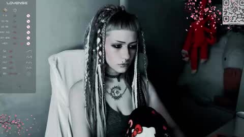 Snapshot of say_mary chatting on 27, 11, 2025 pronoun she. name Mary. age 21. online show from 27, 11, 2025