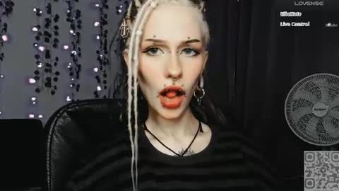 pronoun she. name Mary. age 21. online show from 20, 7, 2026