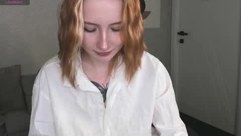 Kira  GMT 7 Mon Thu-Sun  0800am-0200pm  online show from 18, 12, 2025