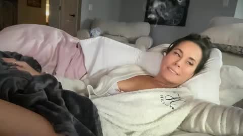 Good Girls Say Please...and Thank You online show from 16, 12, 2024