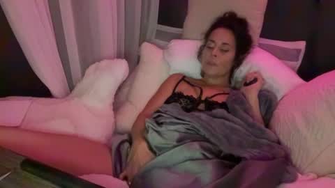 Good Girls Say Please...and Thank You online show from 11, 1, 2025