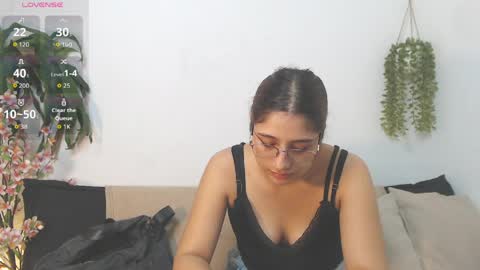 scarlet_100 online show from 22, 4, 2026