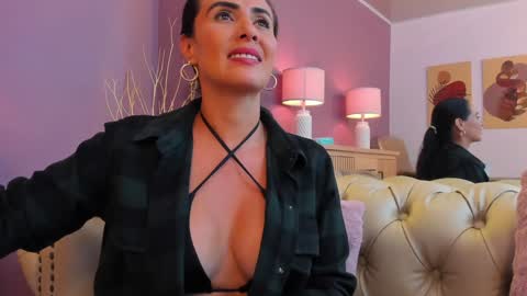 Snapshot of scarlet_edwars chatting on 7, 2, 2025 Scarlet Edwars online show from 7, 2, 2025