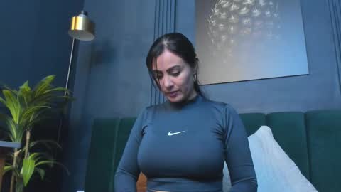 Snapshot of scarlet_edwars chatting on 11, 11, 2025 Scarlet Edwars online show from 11, 11, 2025