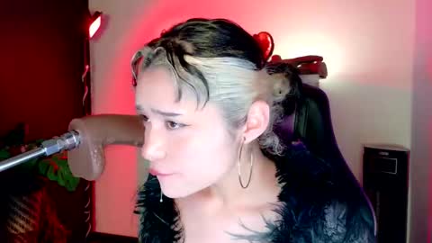 scarlet_gold online show from 16, 12, 2025