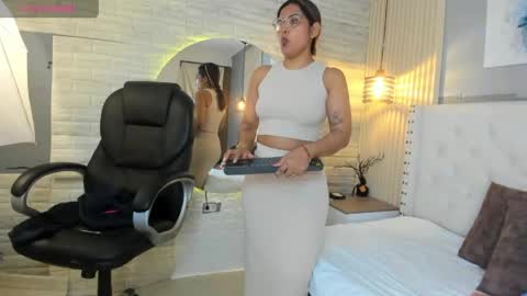 Scarlet online show from 21, 4, 2026