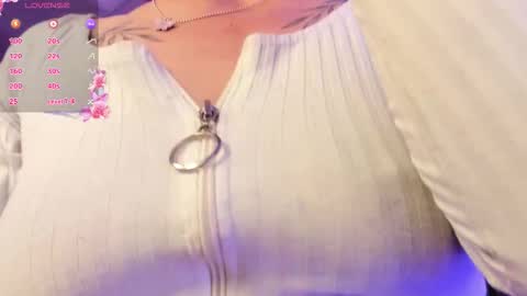 Scarlet  online show from 24, 11, 2025