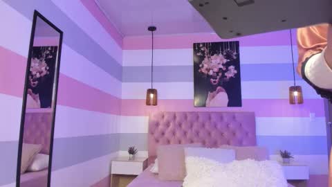 Scarlet  online show from 25, 11, 2025