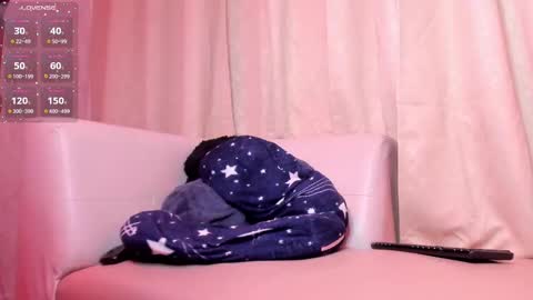 scarlethill_ online show from 1, 3, 2025