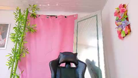 Snapshot of scarletjonesx chatting on 19, 6, 2026 Denis online show from 19, 6, 2026