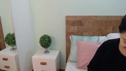 scarlet  online show from 23, 4, 2026