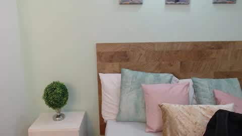 scarlet  online show from 26, 4, 2026