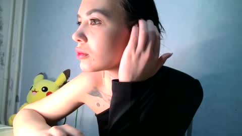 scarletpetal online show from 24, 2, 2025