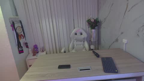 Scarlett Collins online show from 1, 2, 2025