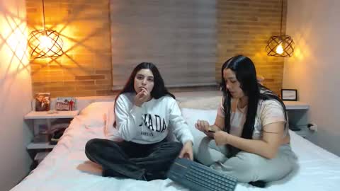 Scarlett and Jazmin online show from 24, 11, 2025