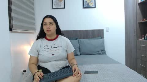 Scarlett and Jazmin online show from 20, 5, 2026