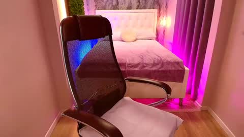 Scarlett online show from 7, 2, 2025