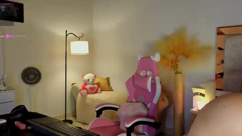 Snapshot of scarlette_tsunade chatting on 1, 11, 2025 scarlette_tsunade online show from 1, 11, 2025