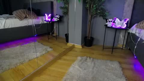 scarlettjakobs online show from 9, 3, 2026