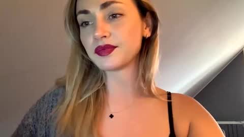 ScarlettxBlonde online show from 17, 3, 2026