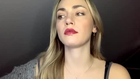 ScarlettxBlonde online show from 18, 5, 2026