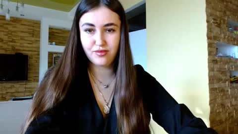 Elizabeth  online show from 16, 10, 2025