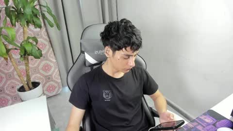 Snapshot of sebas_rosse chatting on 25, 4, 2026 sebastian online show from 25, 4, 2026