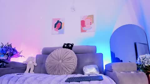     .  INDEPENDENT MODEL online show from 21, 4, 2026