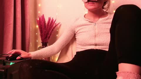 Snapshot of secretanni chatting on 2, 1, 2025 Anni online show from 2, 1, 2025