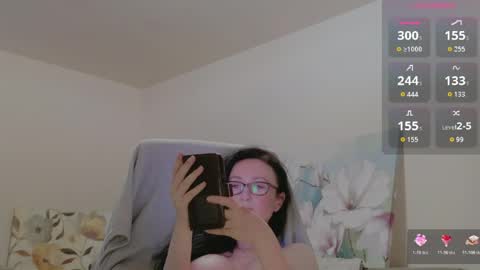 Snapshot of secretmistress01 chatting on 22, 5, 2026 Mariot Mery for short ..never call me PET NAMES in FREECHAT mom momy baby or sweety online show from 22, 5, 2026