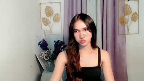 Snapshot of seductive_kimxxx chatting on 14, 12, 2025 your miss universe kim online show from 14, 12, 2025