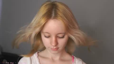 See Its honey bunny  im Lana online show from 28, 7, 2026