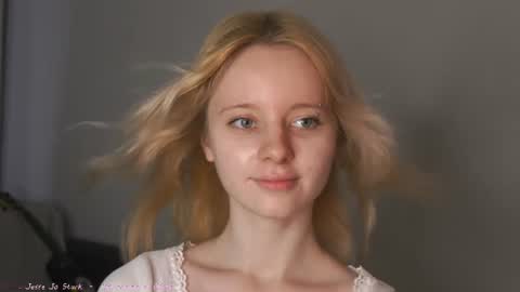 See Its honey bunny  im Lana online show from 28, 7, 2026