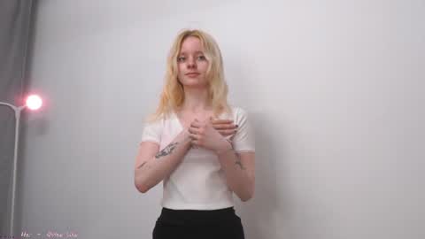 See Its honey bunny  im Lana online show from 28, 7, 2026