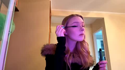 Snapshot of seemabensch chatting on 4, 4, 2026 Kristie online show from 4, 4, 2026