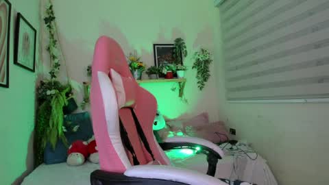 Snapshot of sejmet_5 chatting on 9, 4, 2026 Yeyis online show from 9, 4, 2026