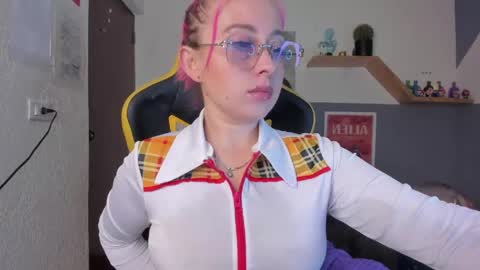 Snapshot of sejmet_5 chatting on 22, 4, 2026 Yeyis online show from 22, 4, 2026
