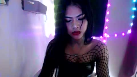 selena_fox2000 online show from 27, 4, 2026