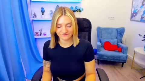 Snapshot of selenaemoore chatting on 2, 5, 2026 selenaemoore online show from 2, 5, 2026