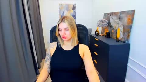 Snapshot of selenaemoore chatting on 5, 5, 2026 selenaemoore online show from 5, 5, 2026