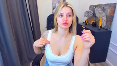Snapshot of selenaemoore chatting on 6, 5, 2026 selenaemoore online show from 6, 5, 2026