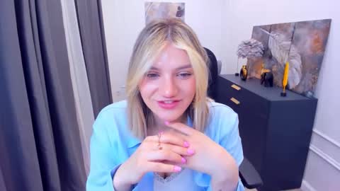Snapshot of selenaemoore chatting on 8, 5, 2026 selenaemoore online show from 8, 5, 2026