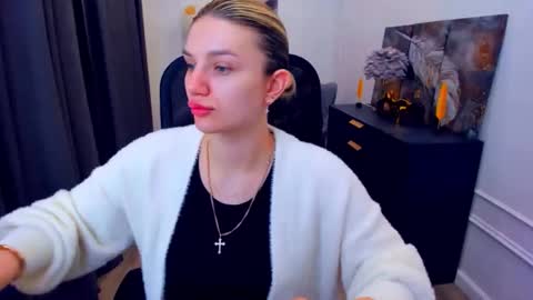 Snapshot of selenaemoore chatting on 12, 5, 2026 selenaemoore online show from 12, 5, 2026