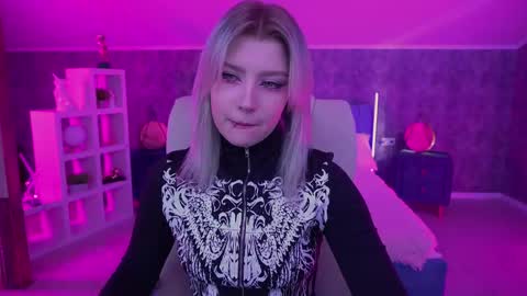 selenairis online show from 28, 4, 2026