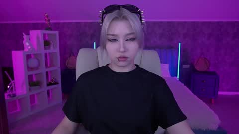 selenairis online show from 8, 5, 2026
