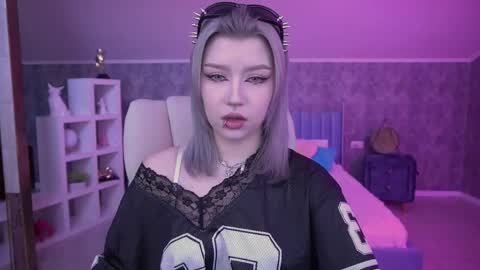 selenairis online show from 19, 5, 2026