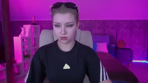 selenairis online show from 4, 6, 2026