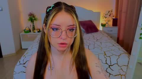 Snapshot of selenamills chatting on 4, 4, 2026 selenamills online show from 4, 4, 2026